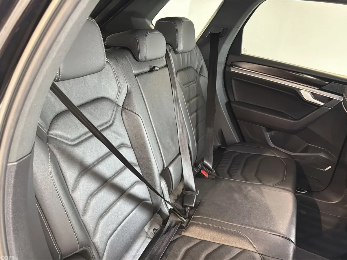 Volkswagen Touareg SUV, Diesel, 2022, Black