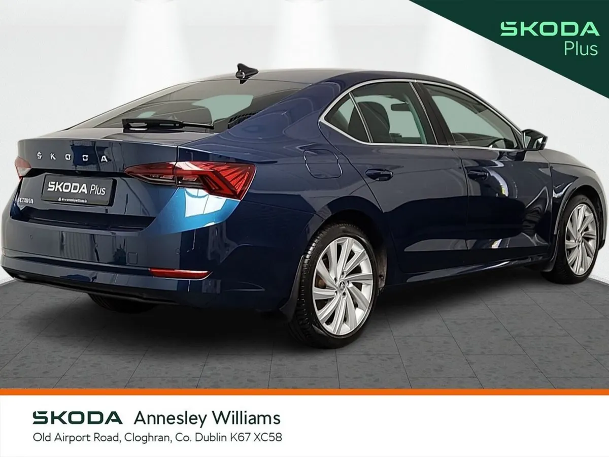 Skoda Octavia Saloon, Petrol, 2024, Blue