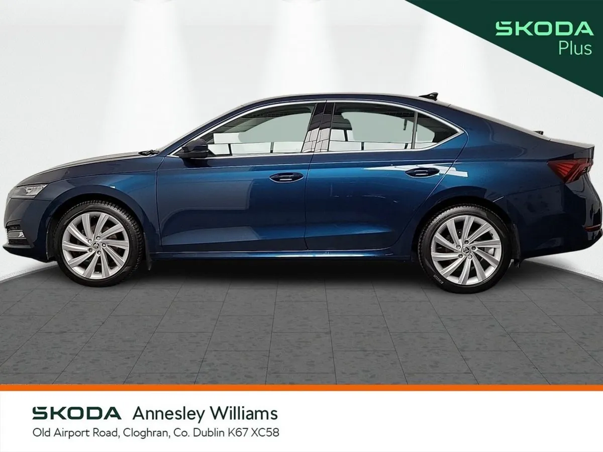 Skoda Octavia Saloon, Petrol, 2024, Blue