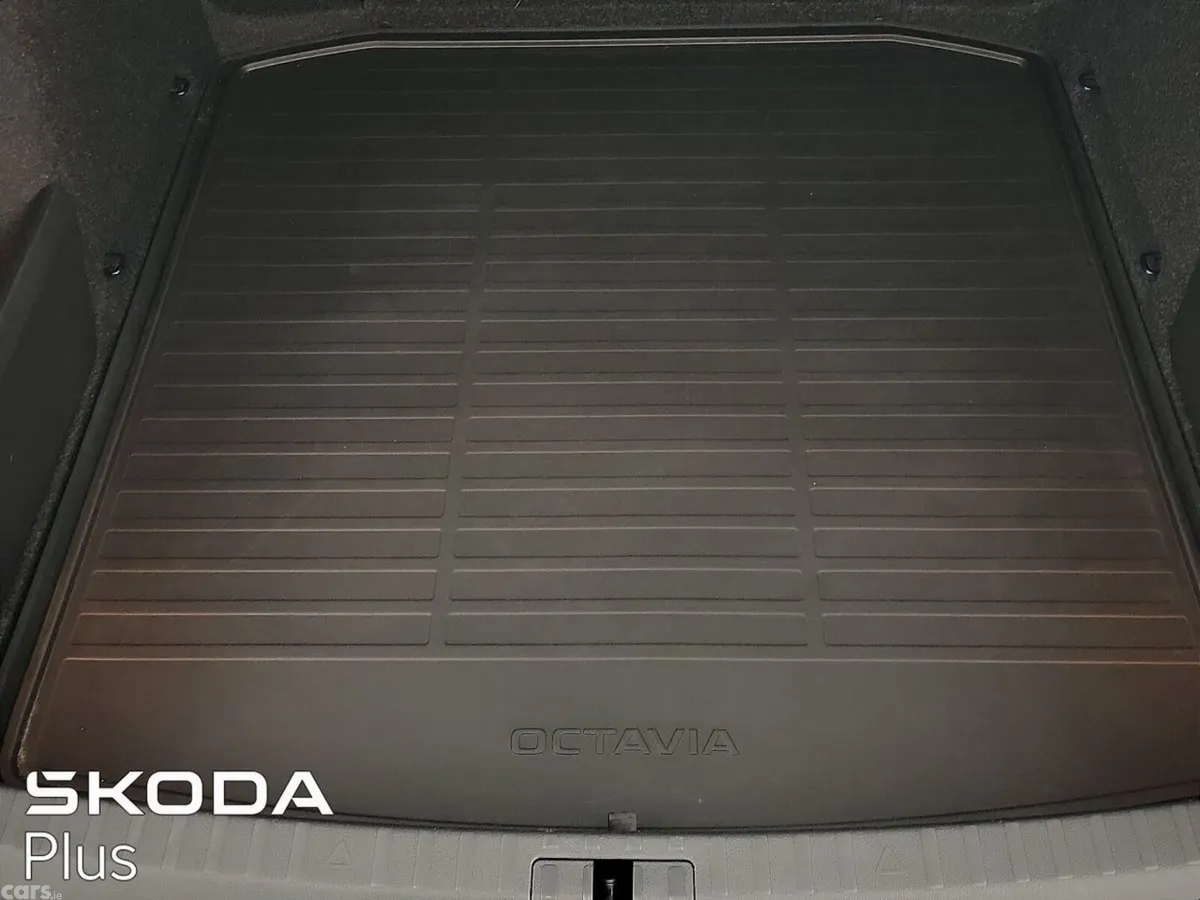 Skoda Octavia Saloon, Petrol, 2024, Blue