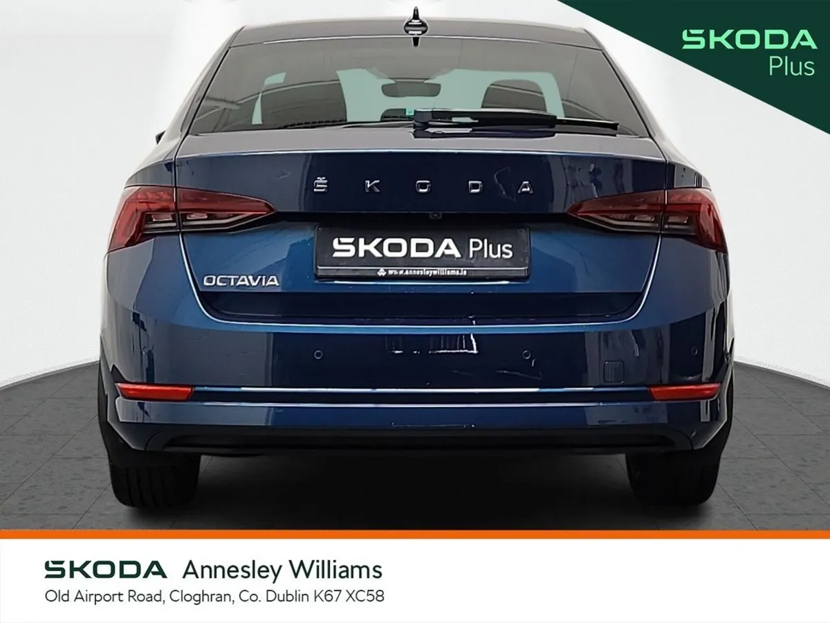 Skoda Octavia Saloon, Petrol, 2024, Blue