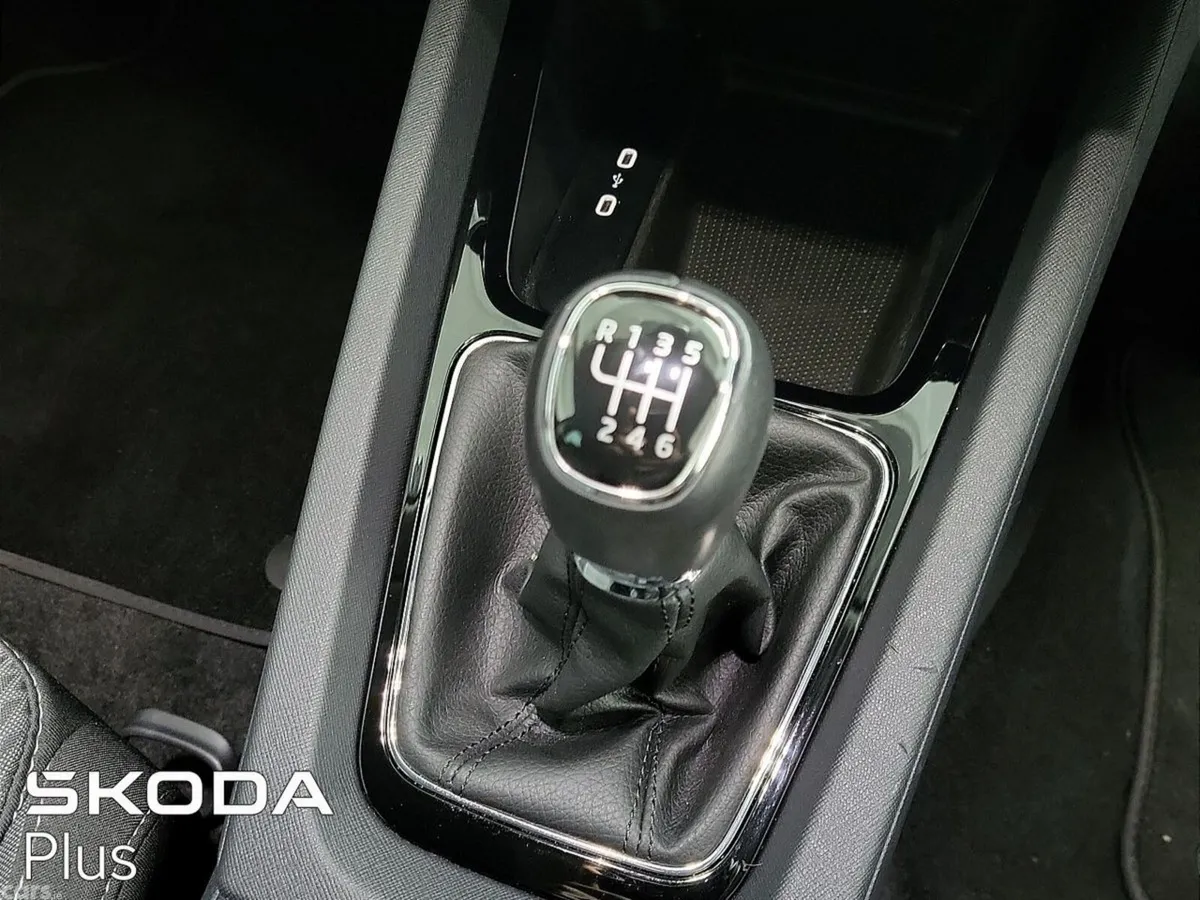 Skoda Octavia Saloon, Petrol, 2024, Blue