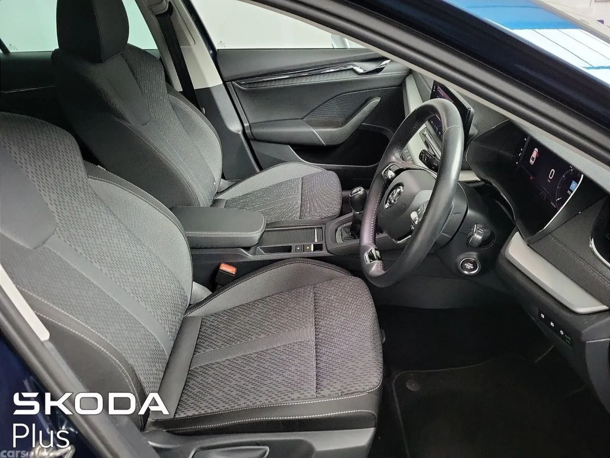 Skoda Octavia Saloon, Petrol, 2024, Blue