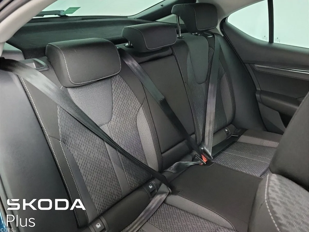 Skoda Octavia Saloon, Petrol, 2024, Blue