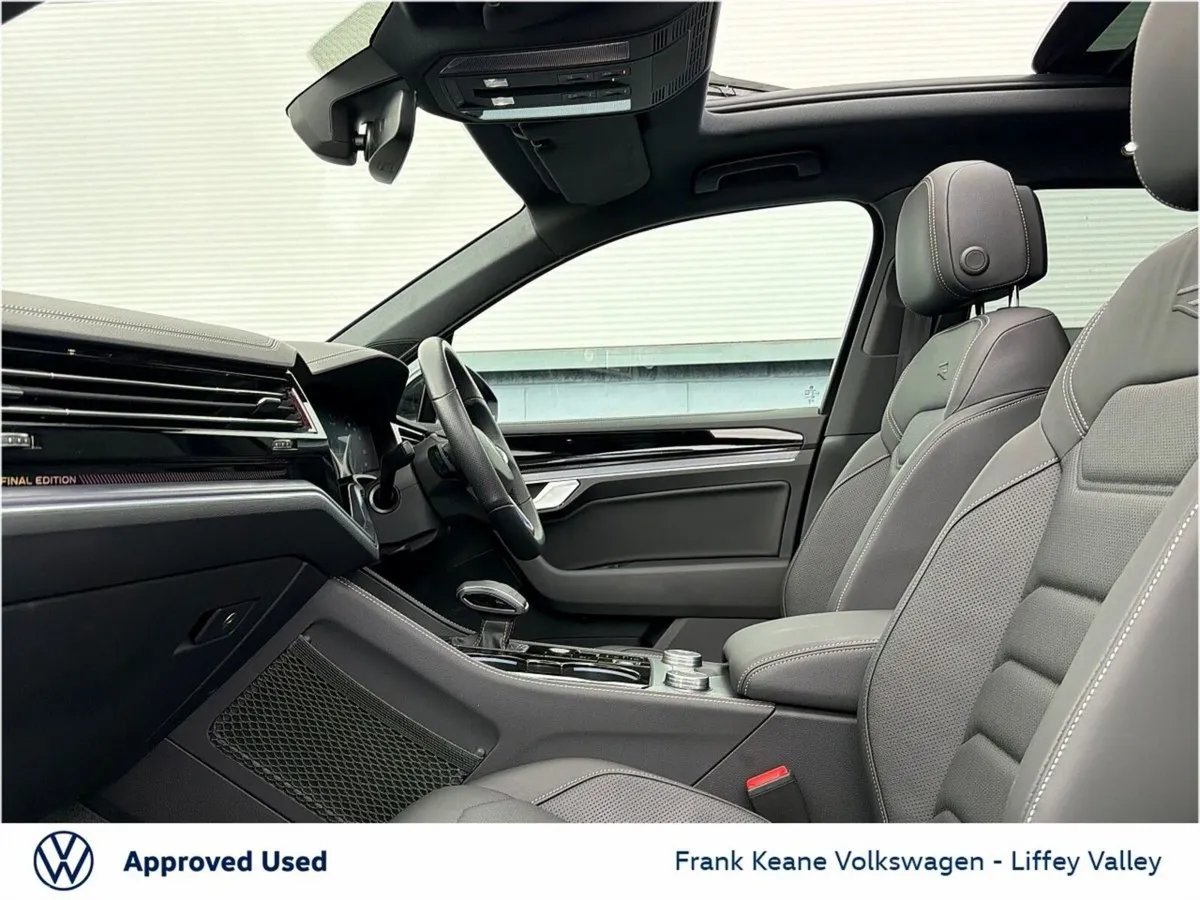Volkswagen Touareg SUV, Petrol Plug-in Hybrid, 2026, Blue
