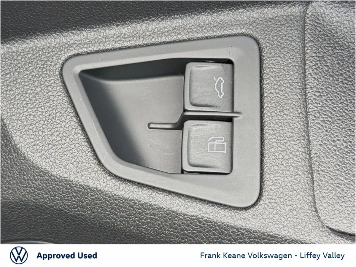 Volkswagen Touareg SUV, Petrol Plug-in Hybrid, 2026, Blue