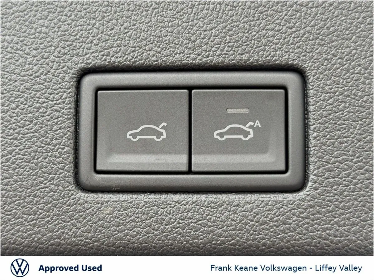 Volkswagen Touareg SUV, Petrol Plug-in Hybrid, 2026, Blue