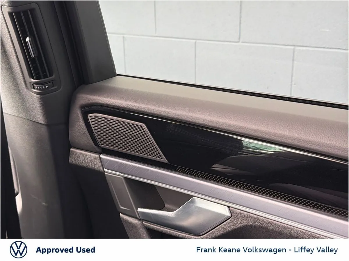 Volkswagen Touareg SUV, Petrol Plug-in Hybrid, 2026, Blue