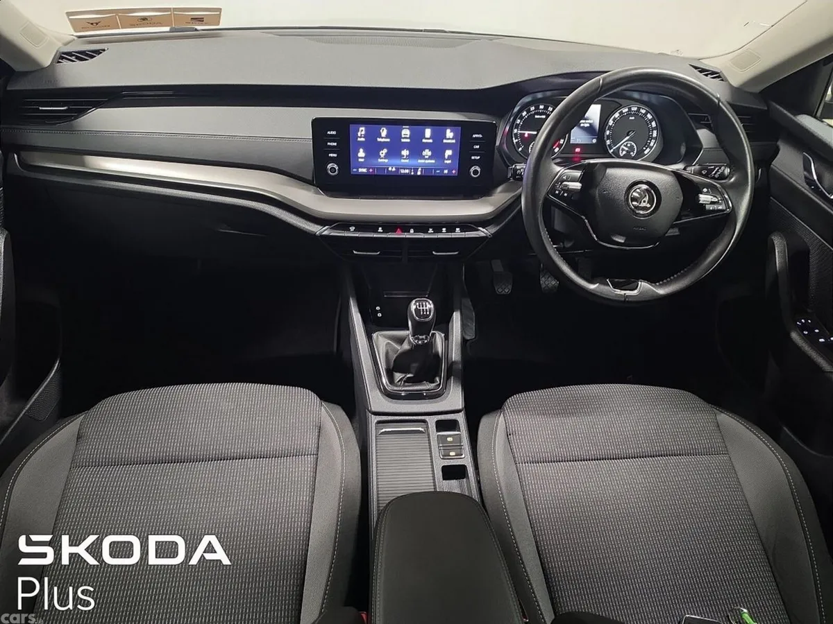 Skoda Octavia Saloon, Diesel, 2024, Grey