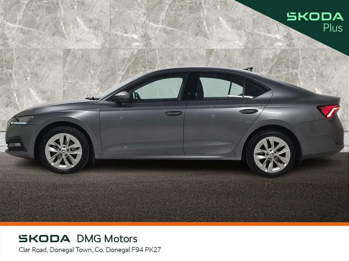Skoda Octavia Saloon, Diesel, 2024, Grey