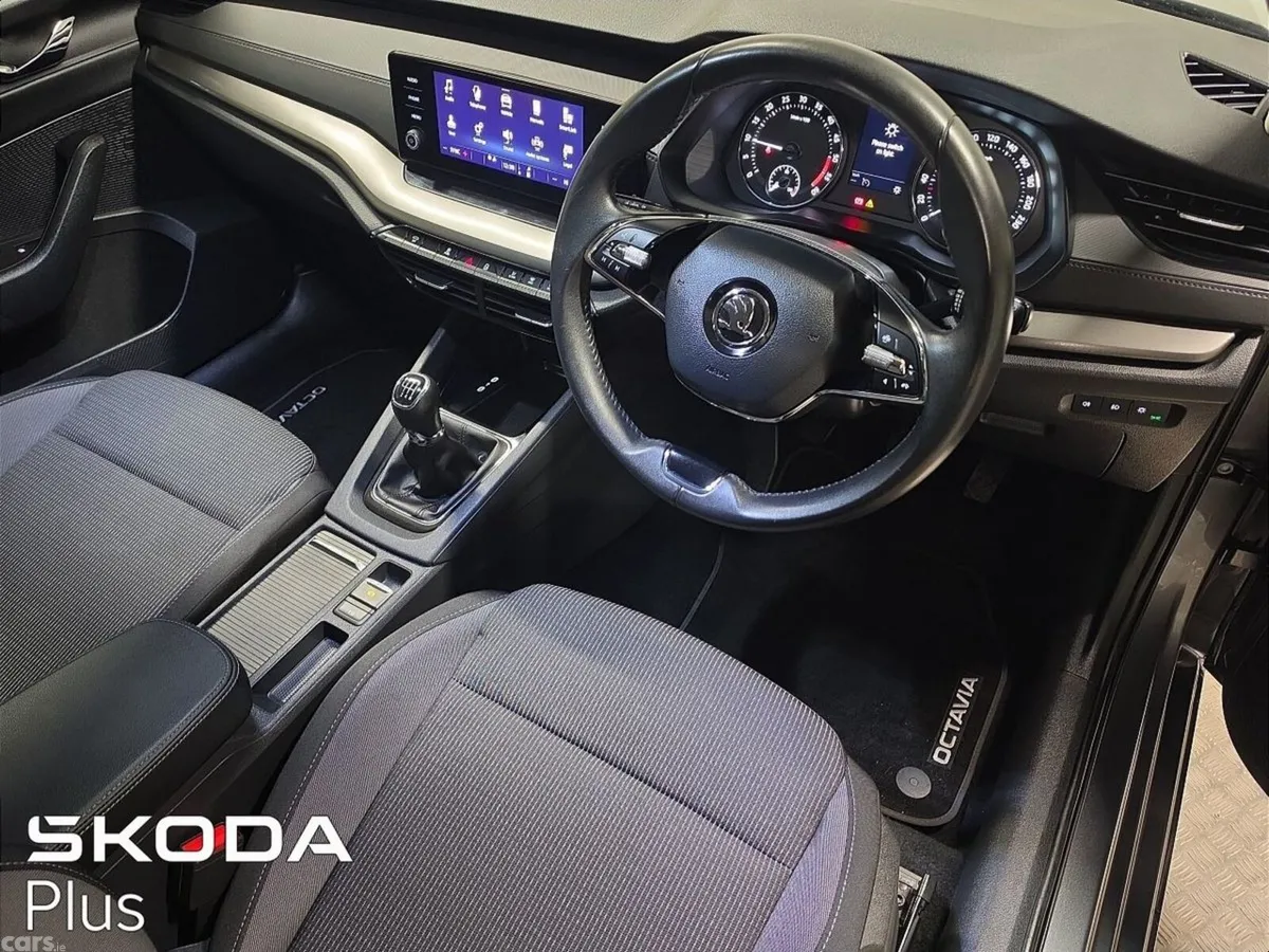 Skoda Octavia Saloon, Diesel, 2024, Grey