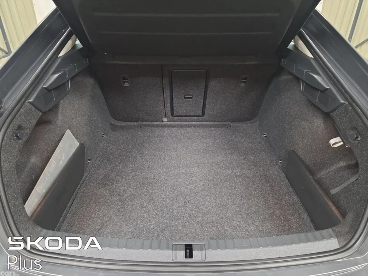 Skoda Octavia Saloon, Diesel, 2024, Grey