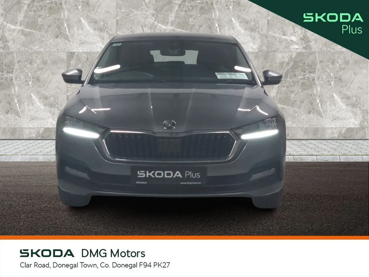 Skoda Octavia Saloon, Diesel, 2024, Grey