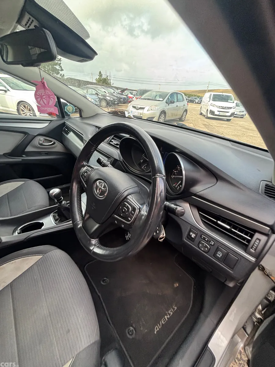 Toyota Avensis Saloon, Diesel, 2018, Silver