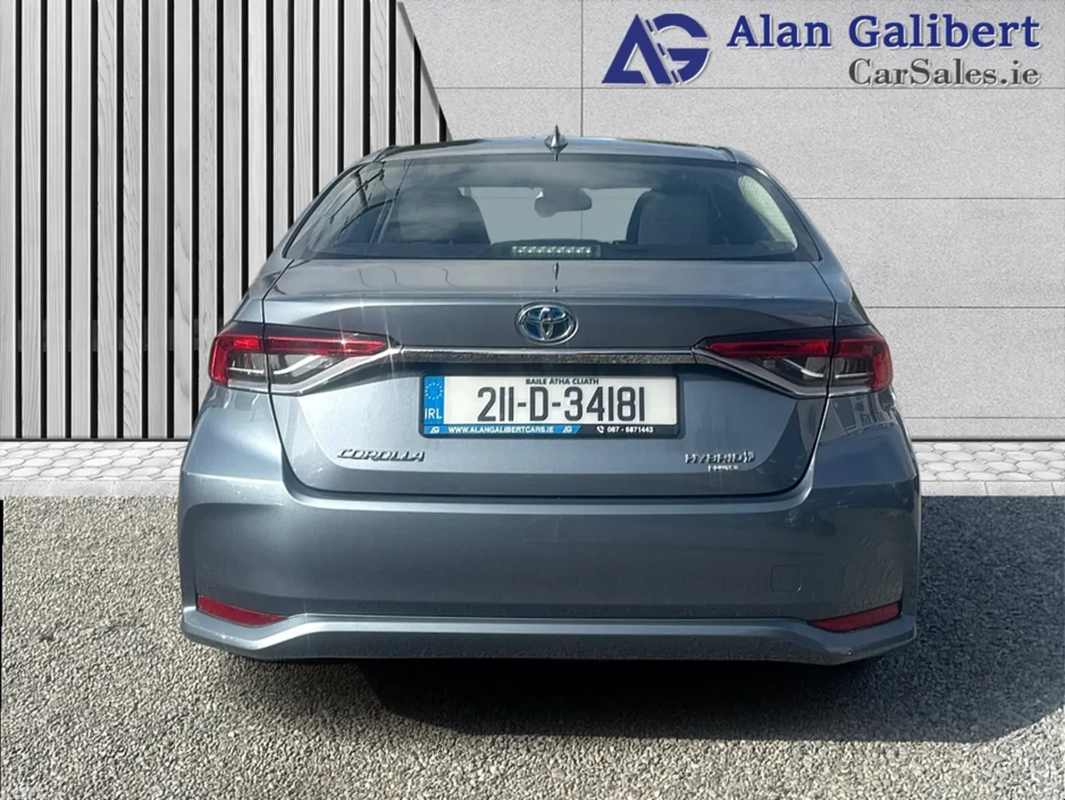 Toyota Corolla Saloon, Petrol Hybrid, 2021, Grey
