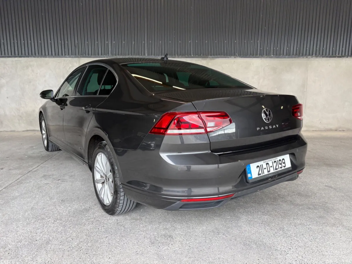 Volkswagen Passat Saloon, Diesel, 2021, Grey