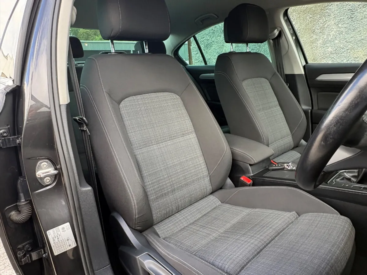 Volkswagen Passat Saloon, Diesel, 2021, Grey