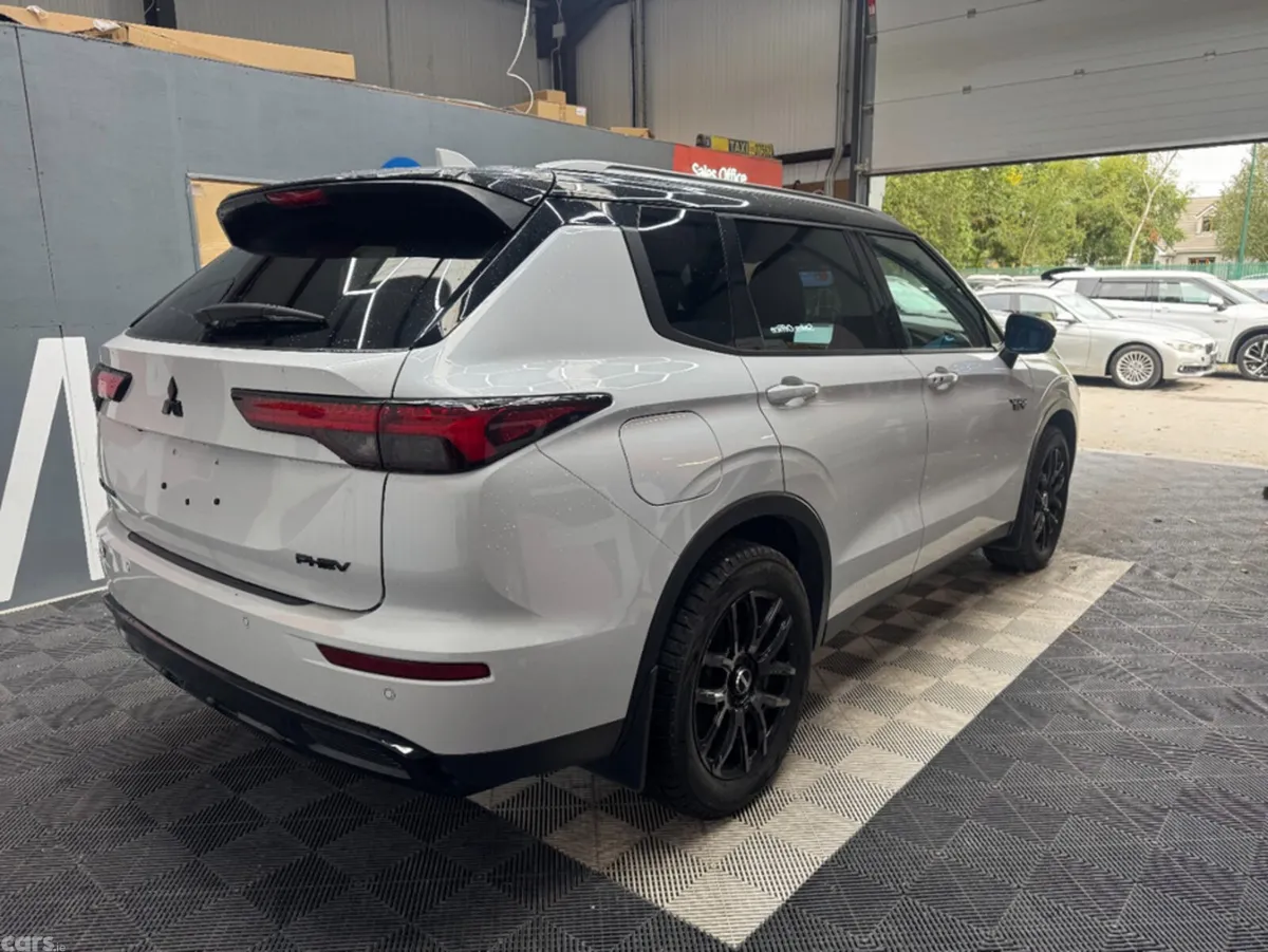 Mitsubishi Outlander SUV, Petrol Plug-in Hybrid, 2023, White