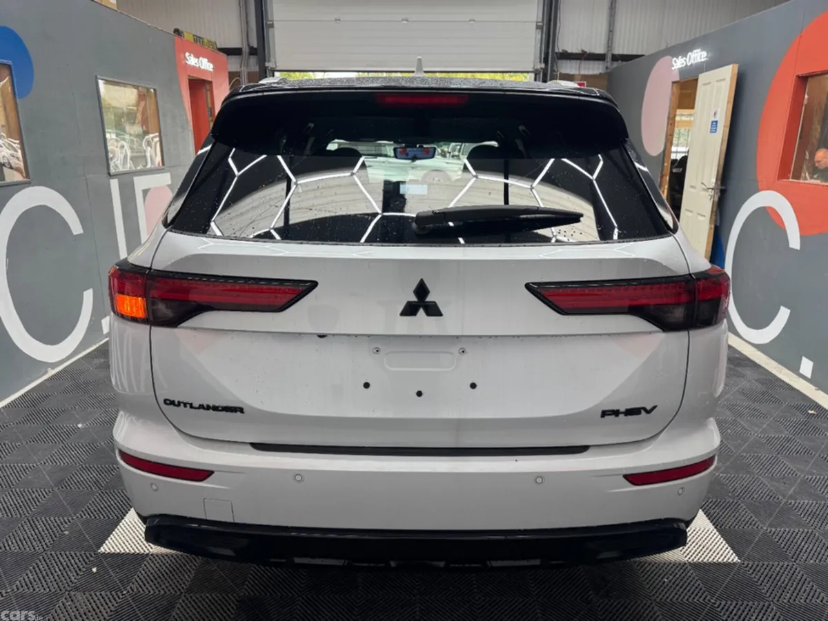 Mitsubishi Outlander SUV, Petrol Plug-in Hybrid, 2023, White