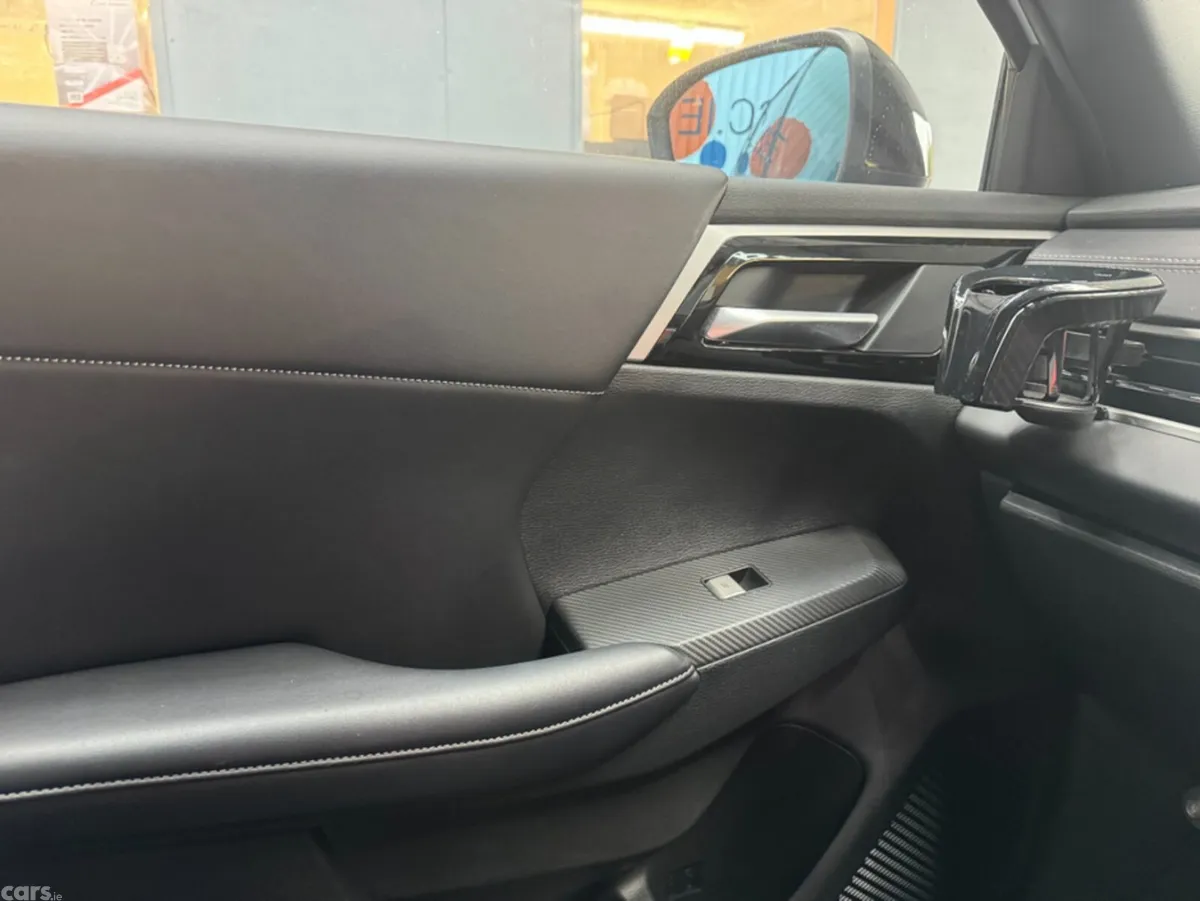 Mitsubishi Outlander SUV, Petrol Plug-in Hybrid, 2023, White