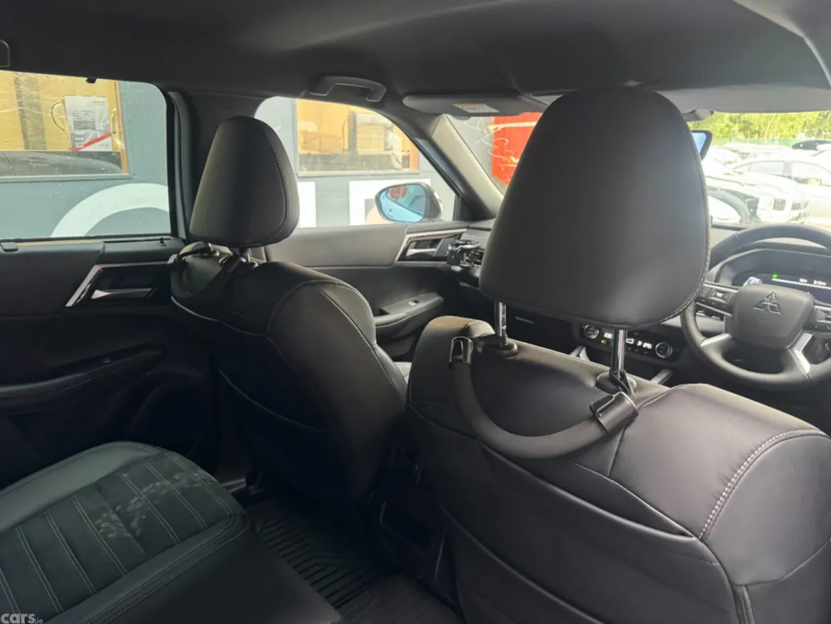 Mitsubishi Outlander SUV, Petrol Plug-in Hybrid, 2023, White