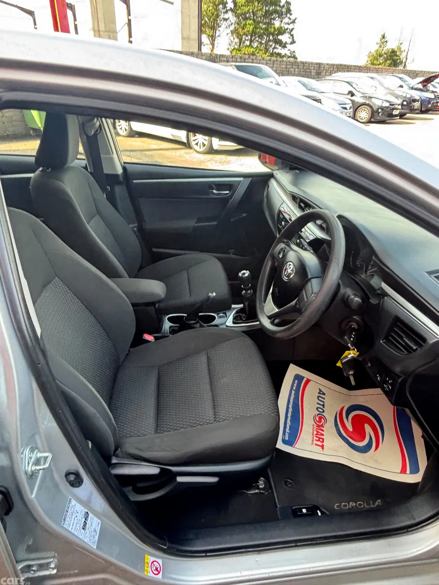 Toyota Corolla Saloon, Diesel, 2015, Silver