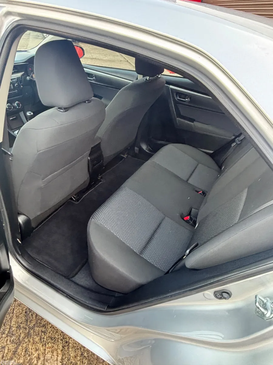 Toyota Corolla Saloon, Diesel, 2015, Silver