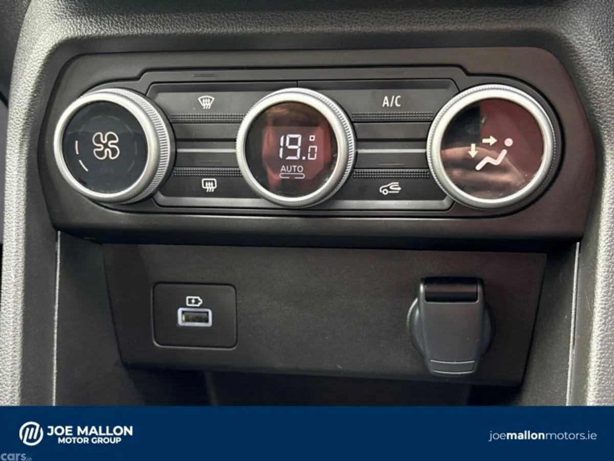 Dacia Jogger MPV, Petrol, 2023, Brown
