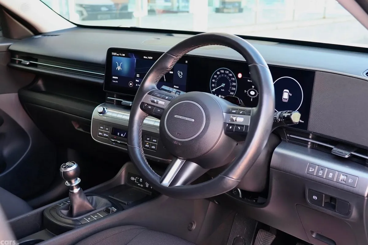 Hyundai KONA MPV, Petrol, 2024, White