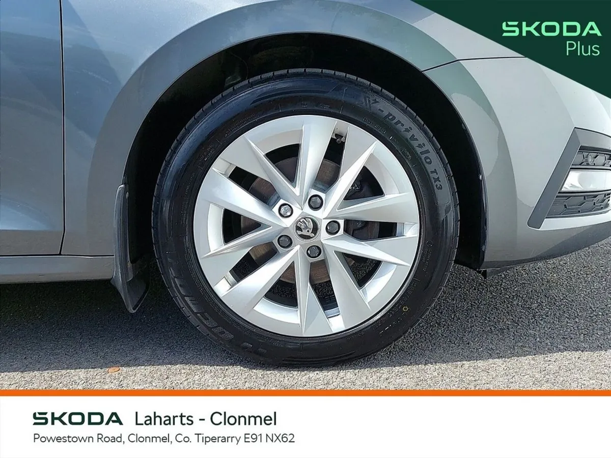 Skoda Octavia Saloon, Diesel, 2022, Grey