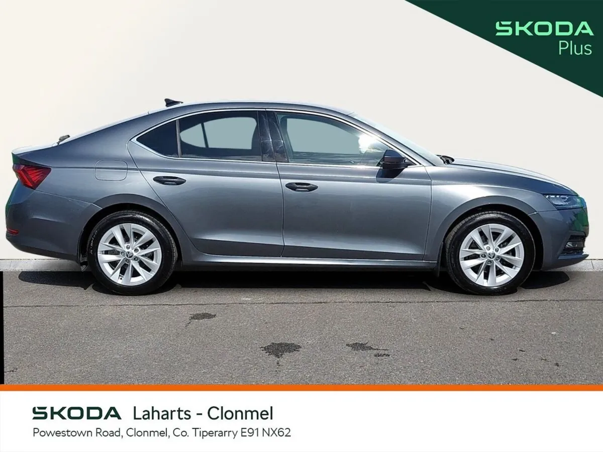 Skoda Octavia Saloon, Diesel, 2022, Grey