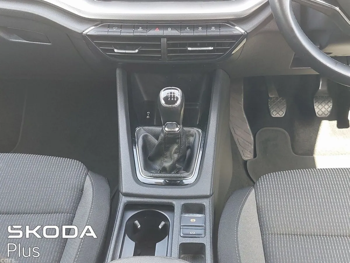 Skoda Octavia Saloon, Diesel, 2022, Grey
