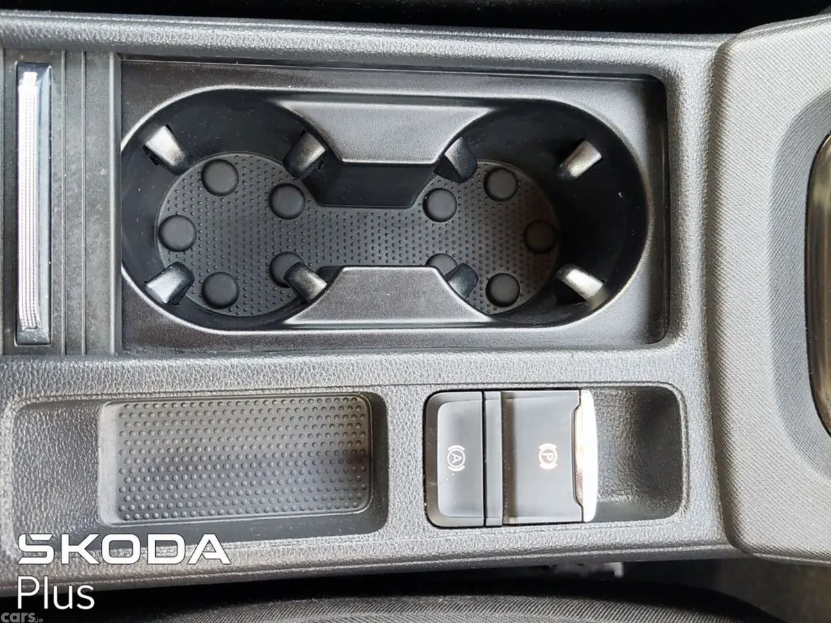 Skoda Octavia Saloon, Diesel, 2022, Grey