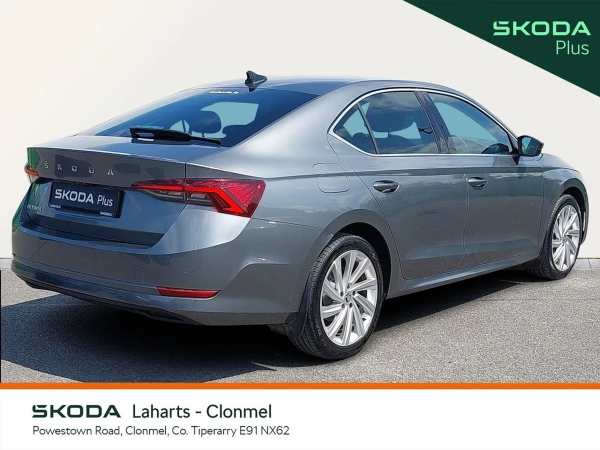 Skoda Octavia Saloon, Diesel, 2023, Grey