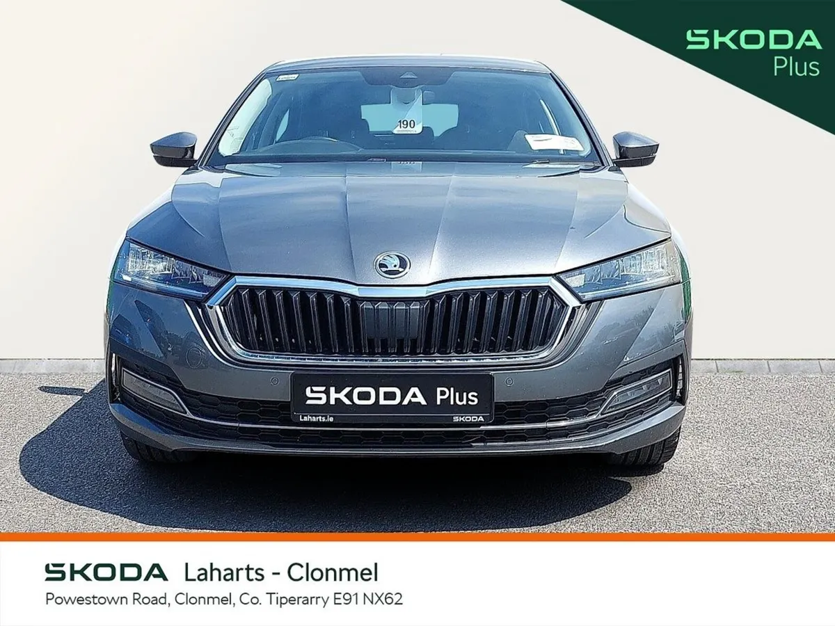 Skoda Octavia Saloon, Diesel, 2023, Grey