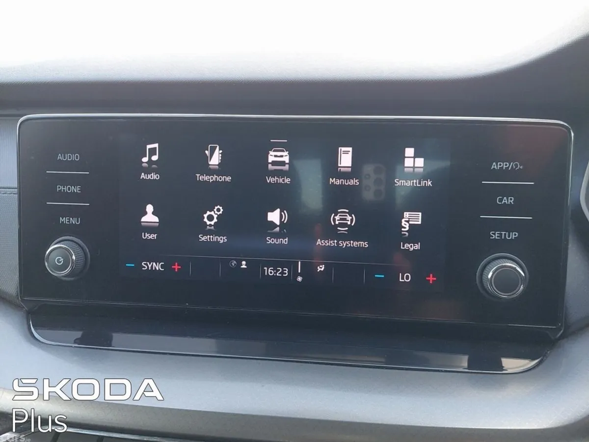 Skoda Octavia Saloon, Diesel, 2022, Grey