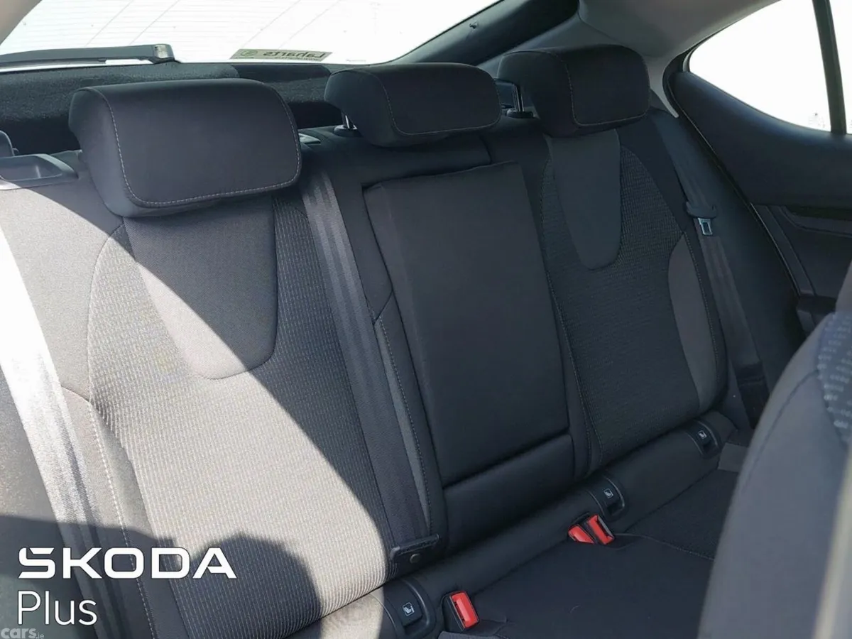 Skoda Octavia Saloon, Diesel, 2022, Grey