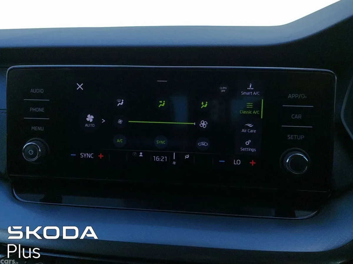 Skoda Octavia Saloon, Diesel, 2022, Grey
