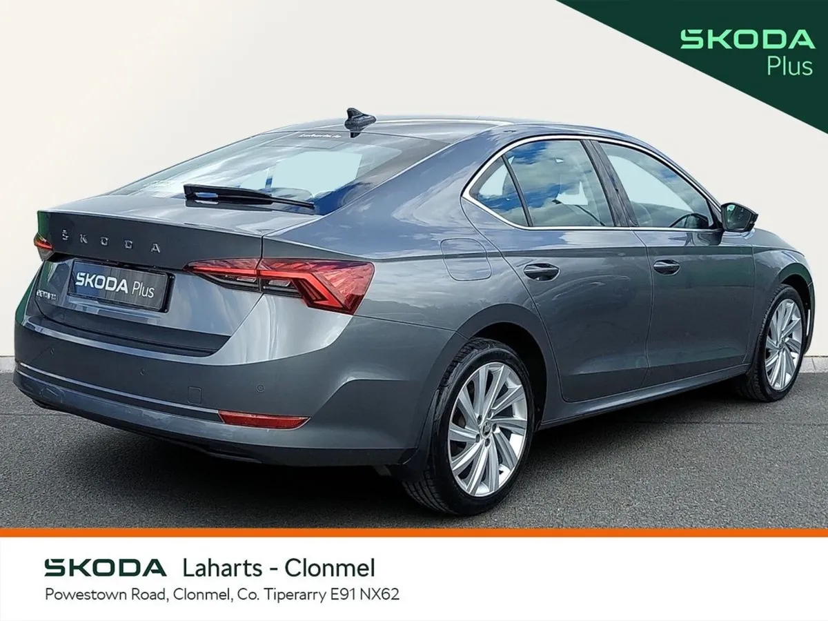 Skoda Octavia Saloon, Petrol, 2023, Grey