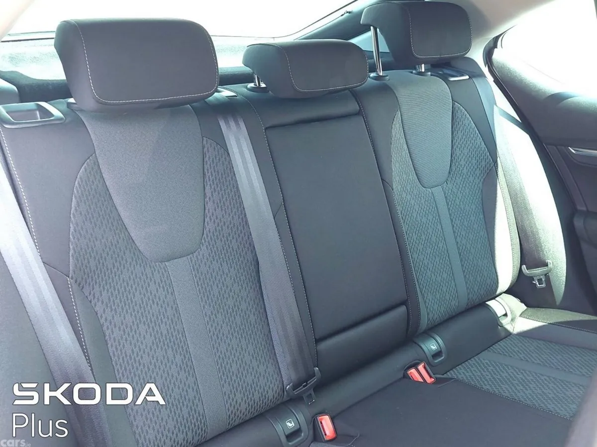Skoda Octavia Saloon, Diesel, 2023, Grey
