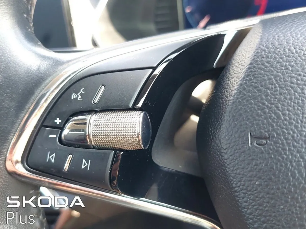 Skoda Octavia Saloon, Diesel, 2023, Grey