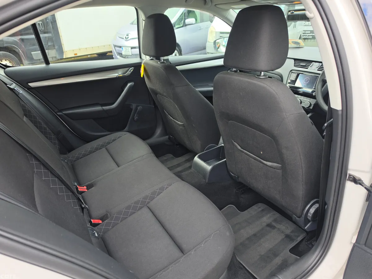 Skoda Octavia Saloon, Diesel, 2018, White