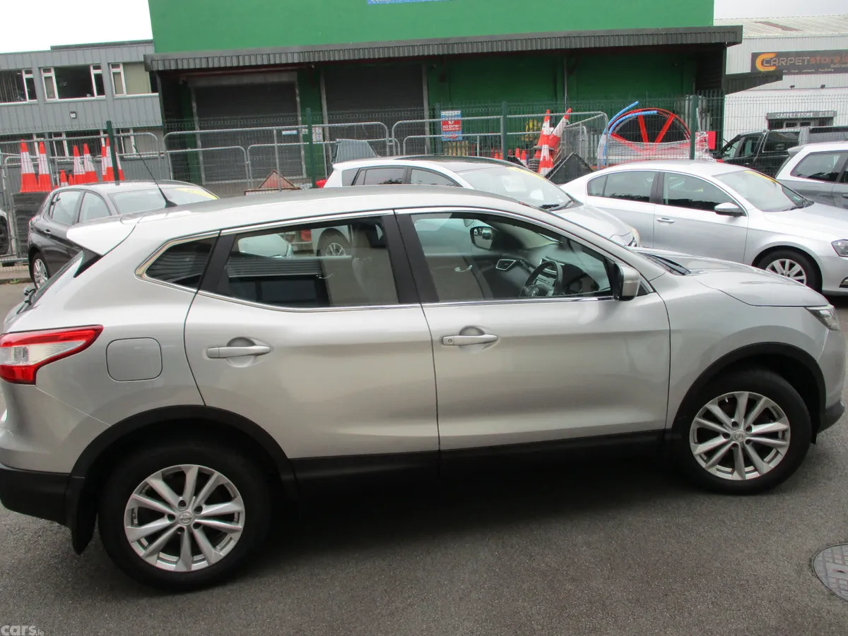Nissan Qashqai Hatchback, Diesel, 2014, Silver