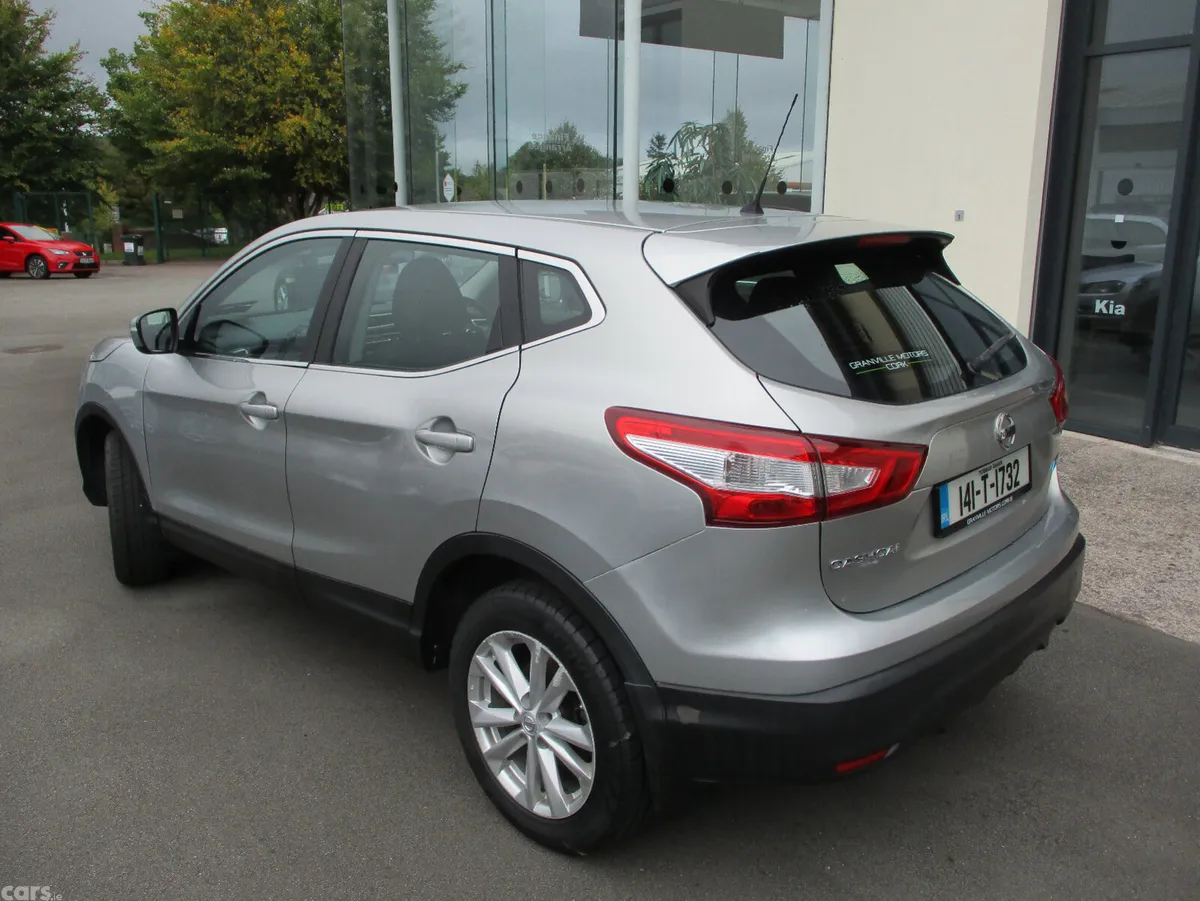 Nissan Qashqai Hatchback, Diesel, 2014, Silver