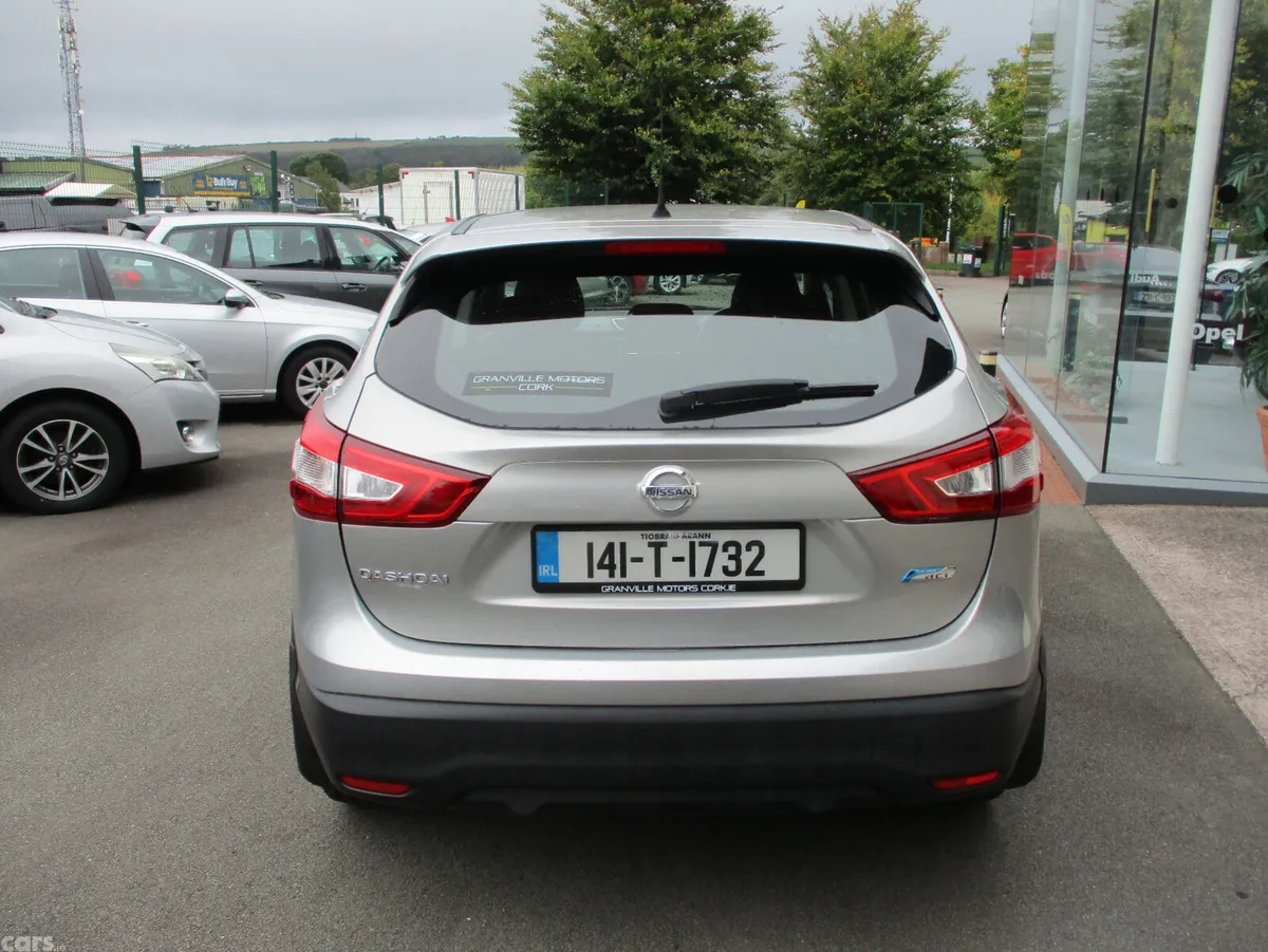 Nissan Qashqai Hatchback, Diesel, 2014, Silver
