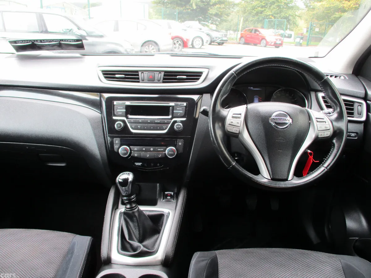 Nissan Qashqai Hatchback, Diesel, 2014, Silver