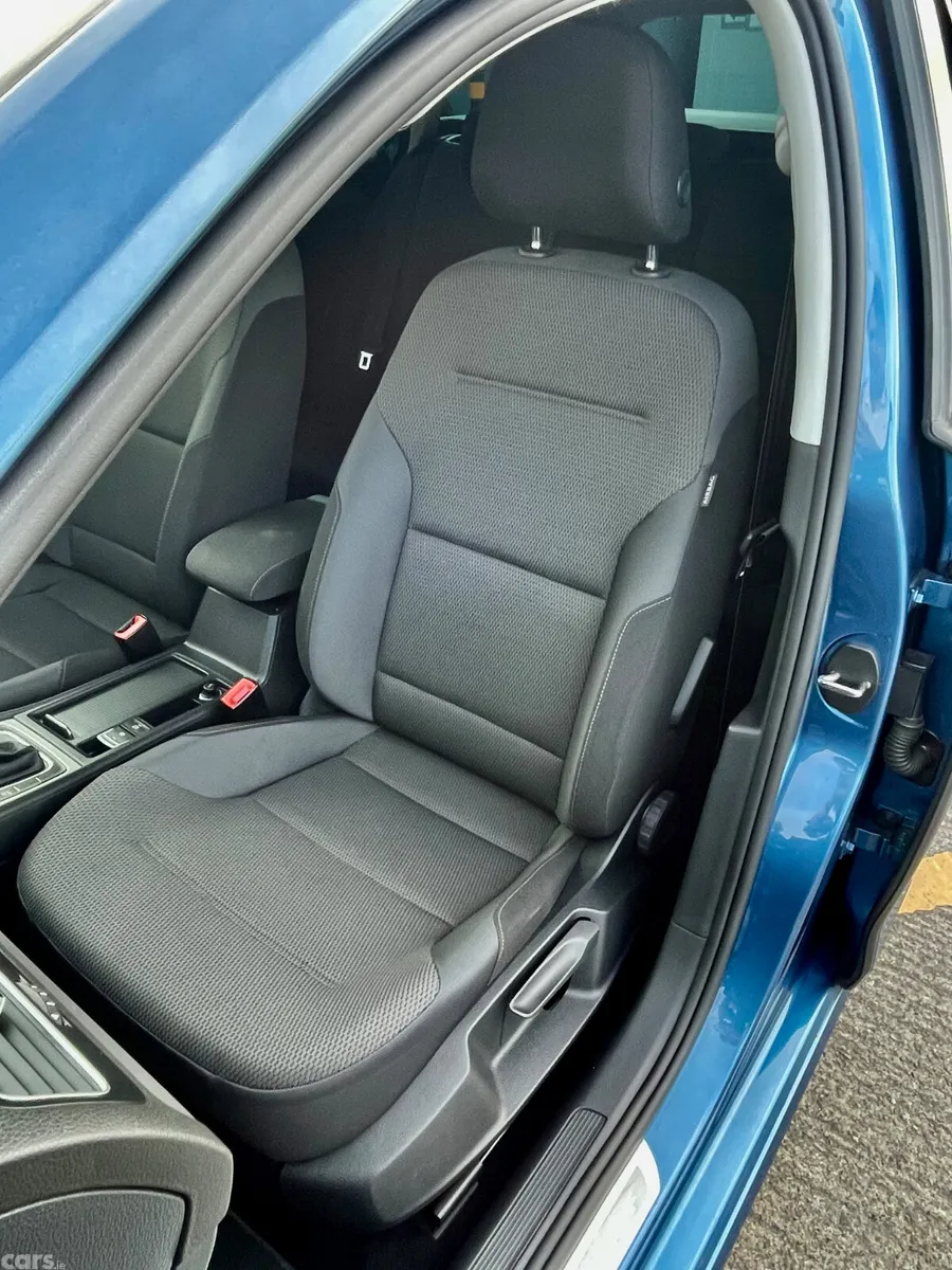 Volkswagen Golf Estate, Petrol, 2017, Blue