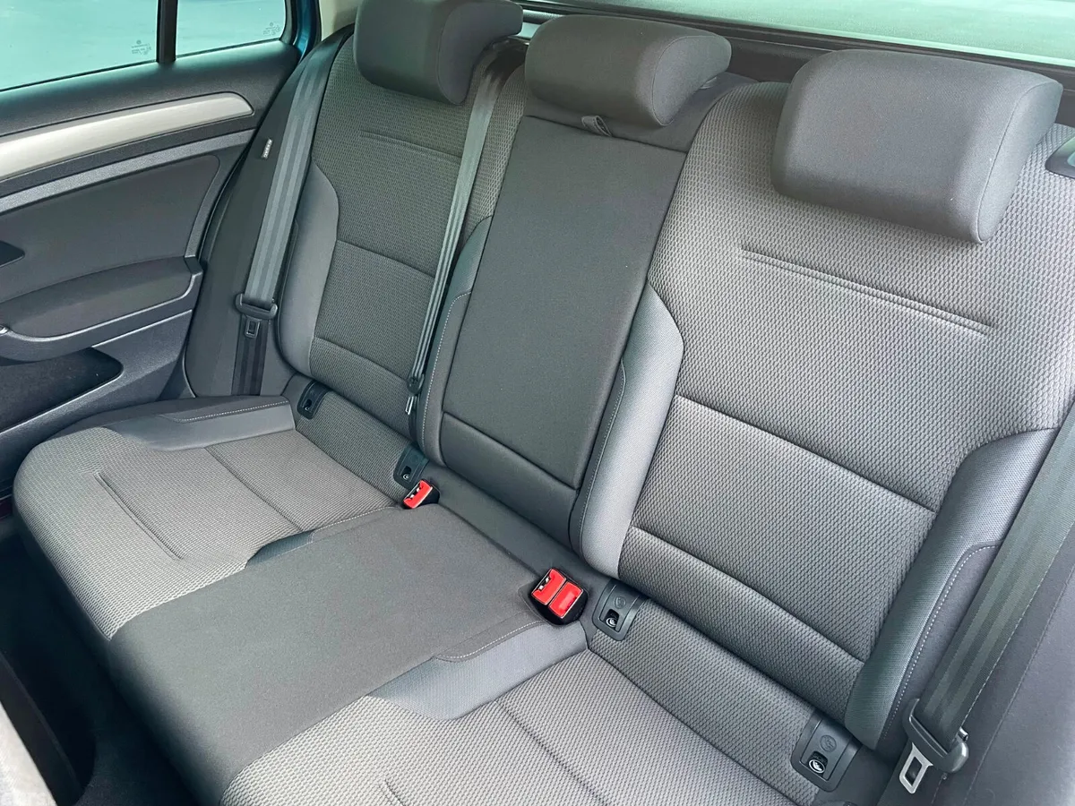 Volkswagen Golf Estate, Petrol, 2017, Blue