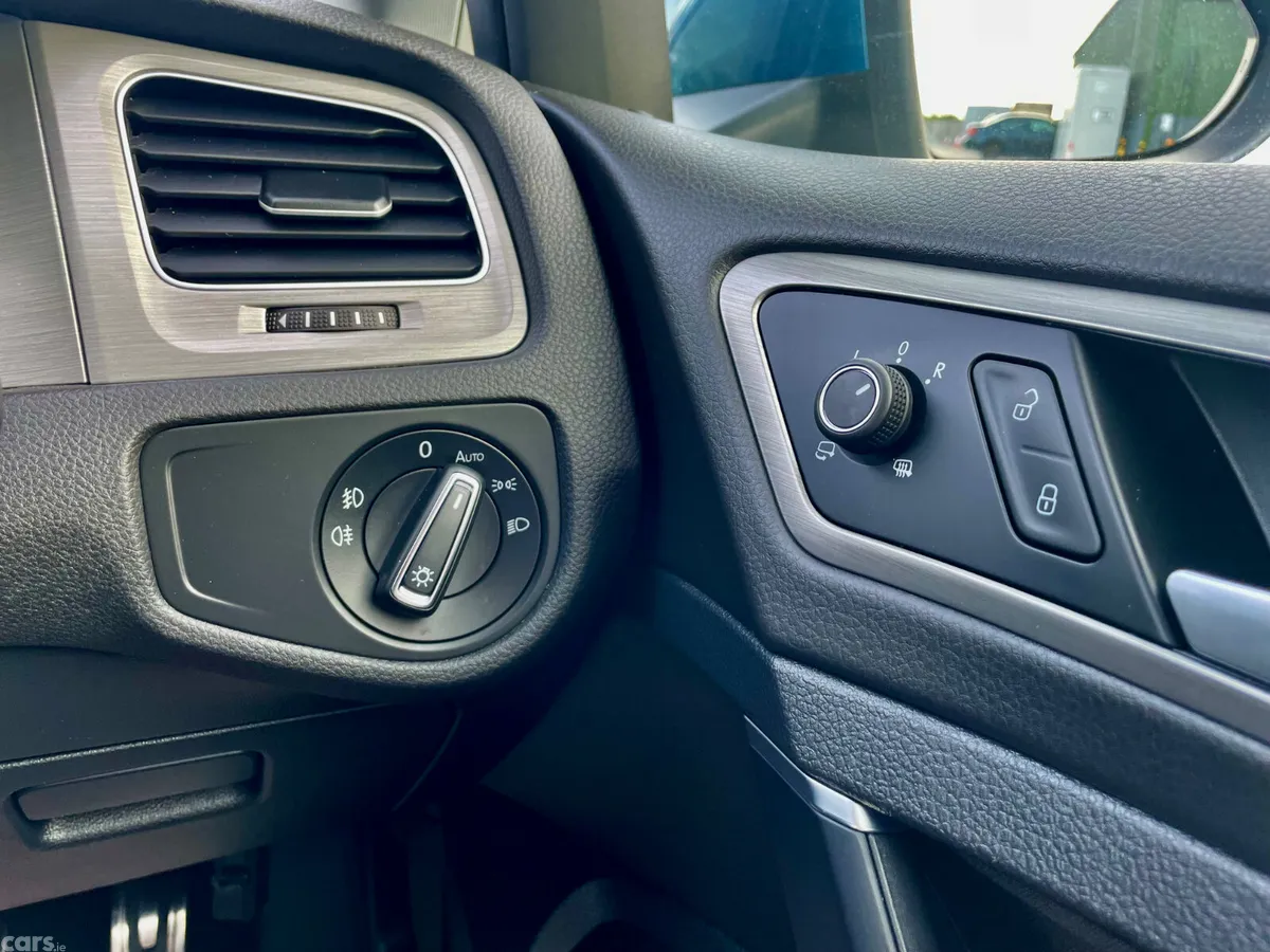 Volkswagen Golf Estate, Petrol, 2017, Blue