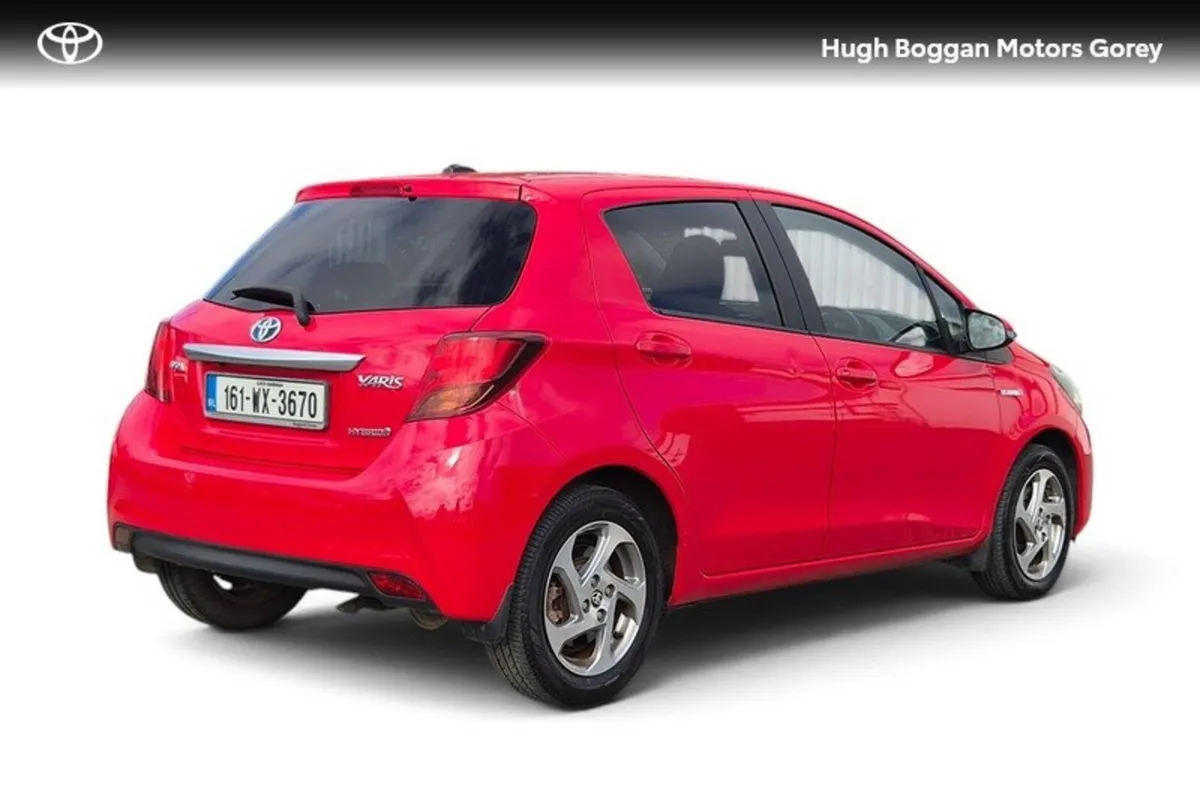 Toyota Yaris Hatchback, Petrol Hybrid, 2016, Red